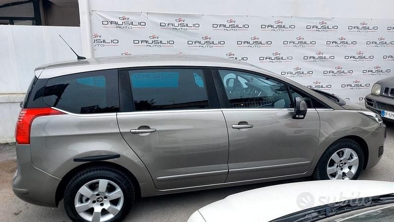 Usata Peugeot 5008 Allure 120 CV (88 kW) 2015 Marrone Monovolume