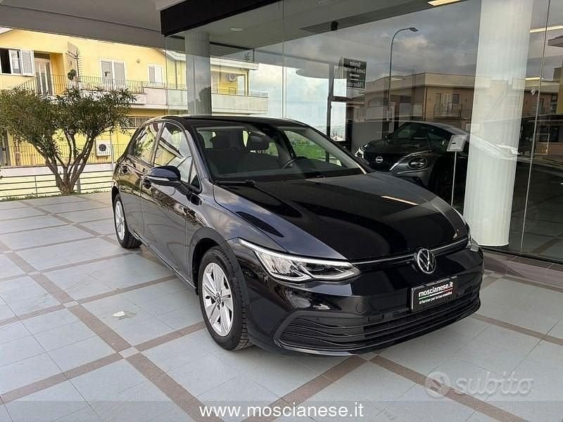 Begagnad VW Golf VII Life 116 HK (85 kW) 2021 Svart Halvkombi