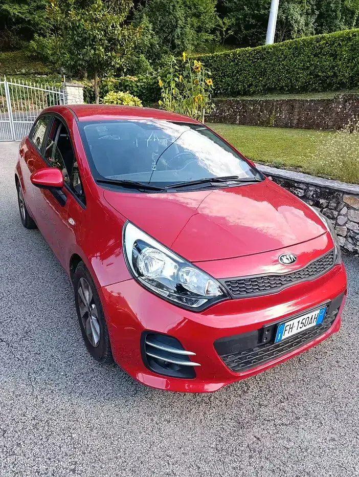 Usata Kia Rio 85 CV (62 kW) 2017 Rosso Utilitaria