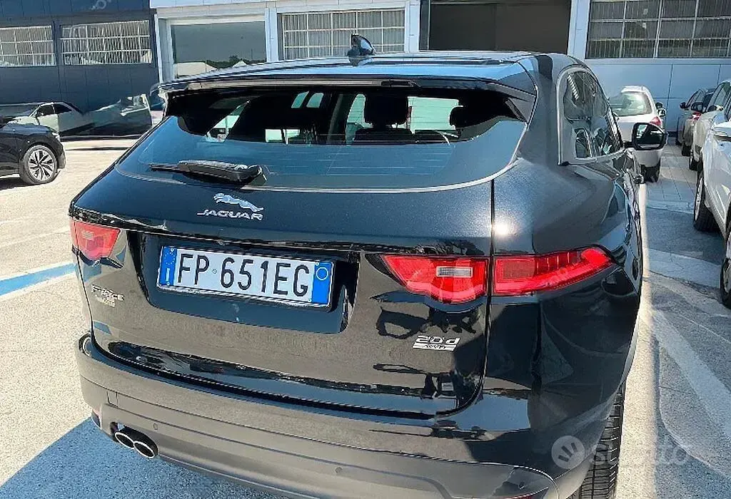 Usata Jaguar F-Pace Pure 180 CV (132 kW) 2018 Nero SUV
