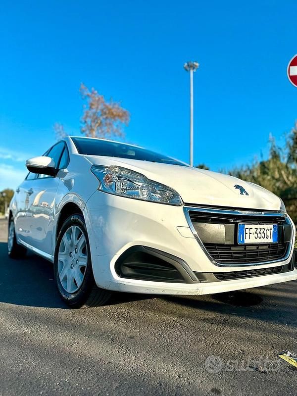 Usata Peugeot 208 75 CV (55 kW) 2016 Utilitaria