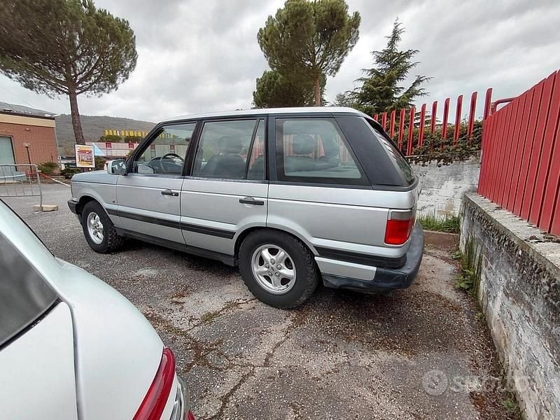 Usata Land Rover Range Rover 136 CV (100 kW) 1998 Grigio SUV