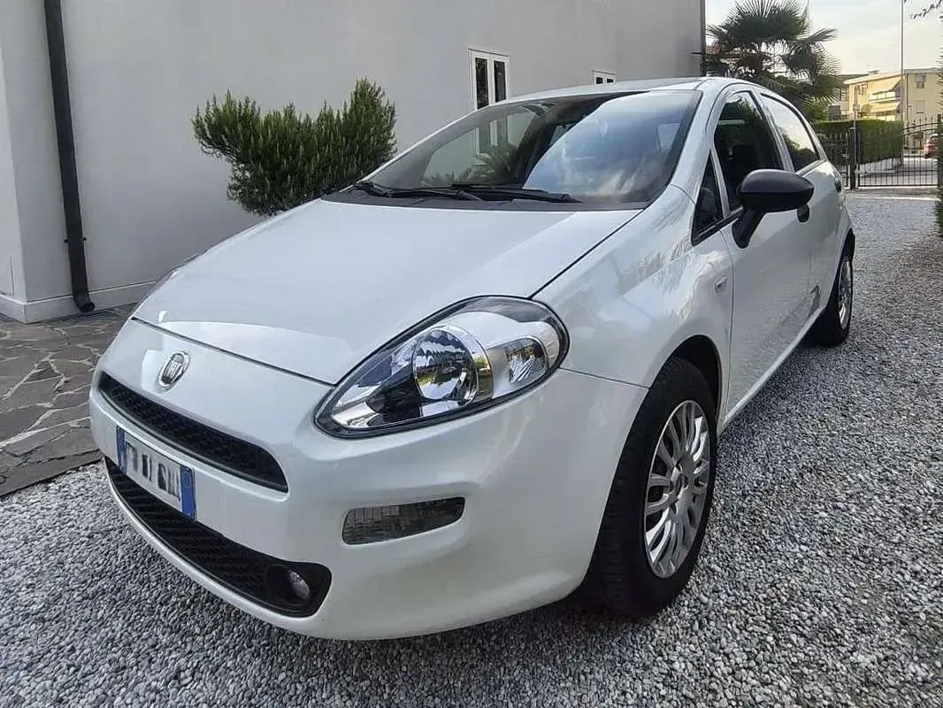 Usata Fiat Punto Street 69 CV (50 kW) 2018 Bianco Utilitaria