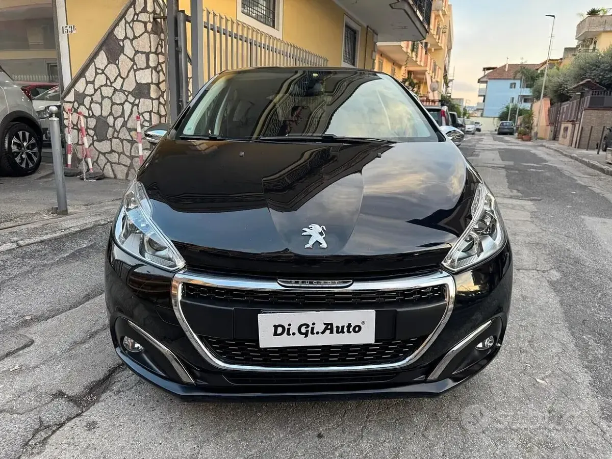 Usata Peugeot 208 Allure 102 CV (75 kW) 2020 Nero Utilitaria