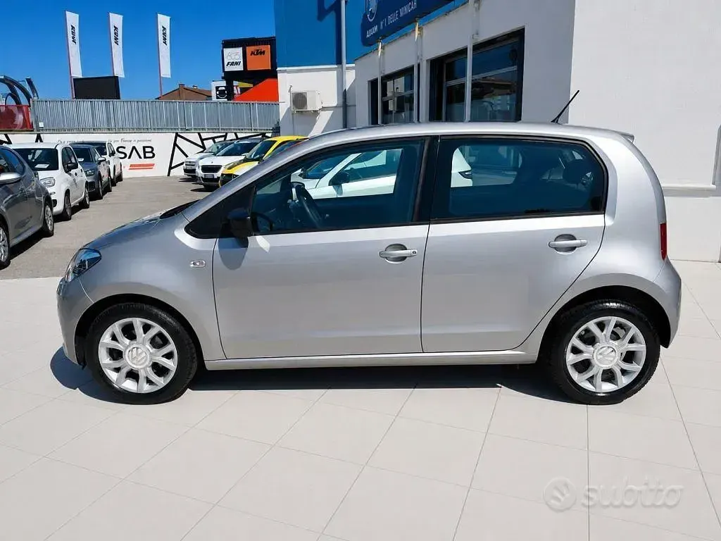 Usata VW up! high up! 75 CV (55 kW) 2016 Grigio Utilitaria