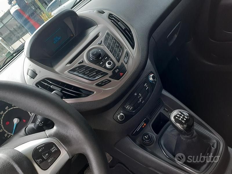 Usata Ford Tourneo Trend 100 CV (73 kW) 2014 Rosso Monovolume