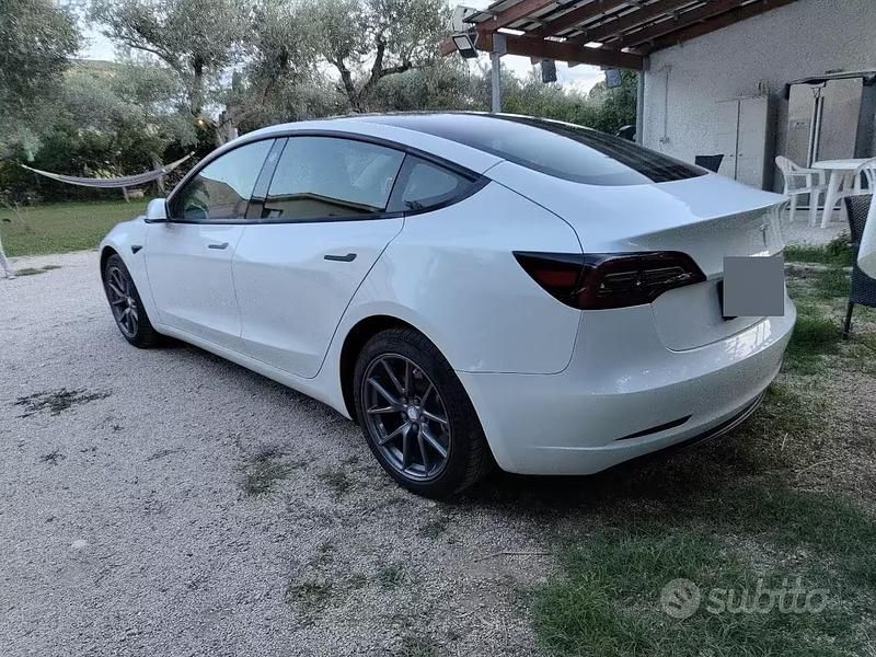 Usata Tesla Model 3 RWD 208 kW (283 CV) 2023 Bianco Berlina