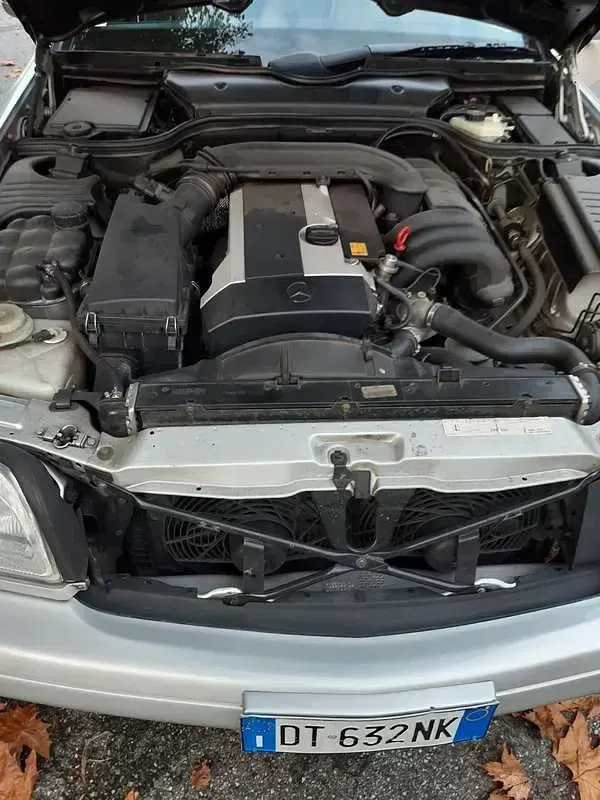 Usata Mercedes SL320 231 CV (169 kW) 1998 Argento Cabrio
