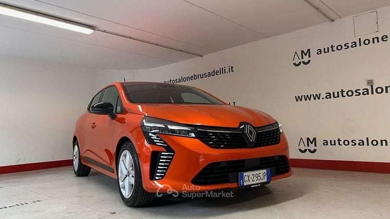 Usata Renault Clio V Evolution 67 CV (49 kW) 2024 Arancione Berlina
