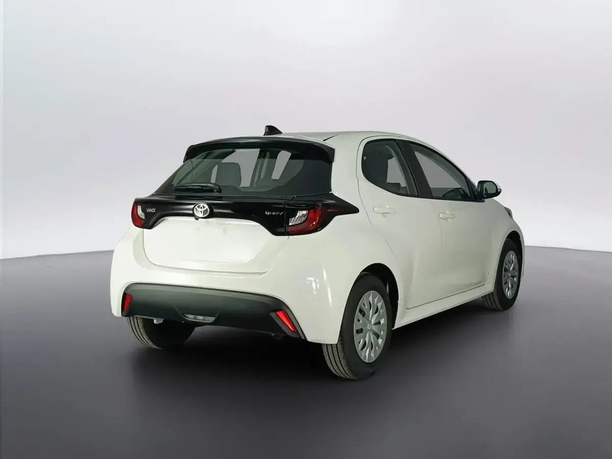 Nuova Toyota Yaris Active 92 CV (67 kW) 2026 Bianco Utilitaria