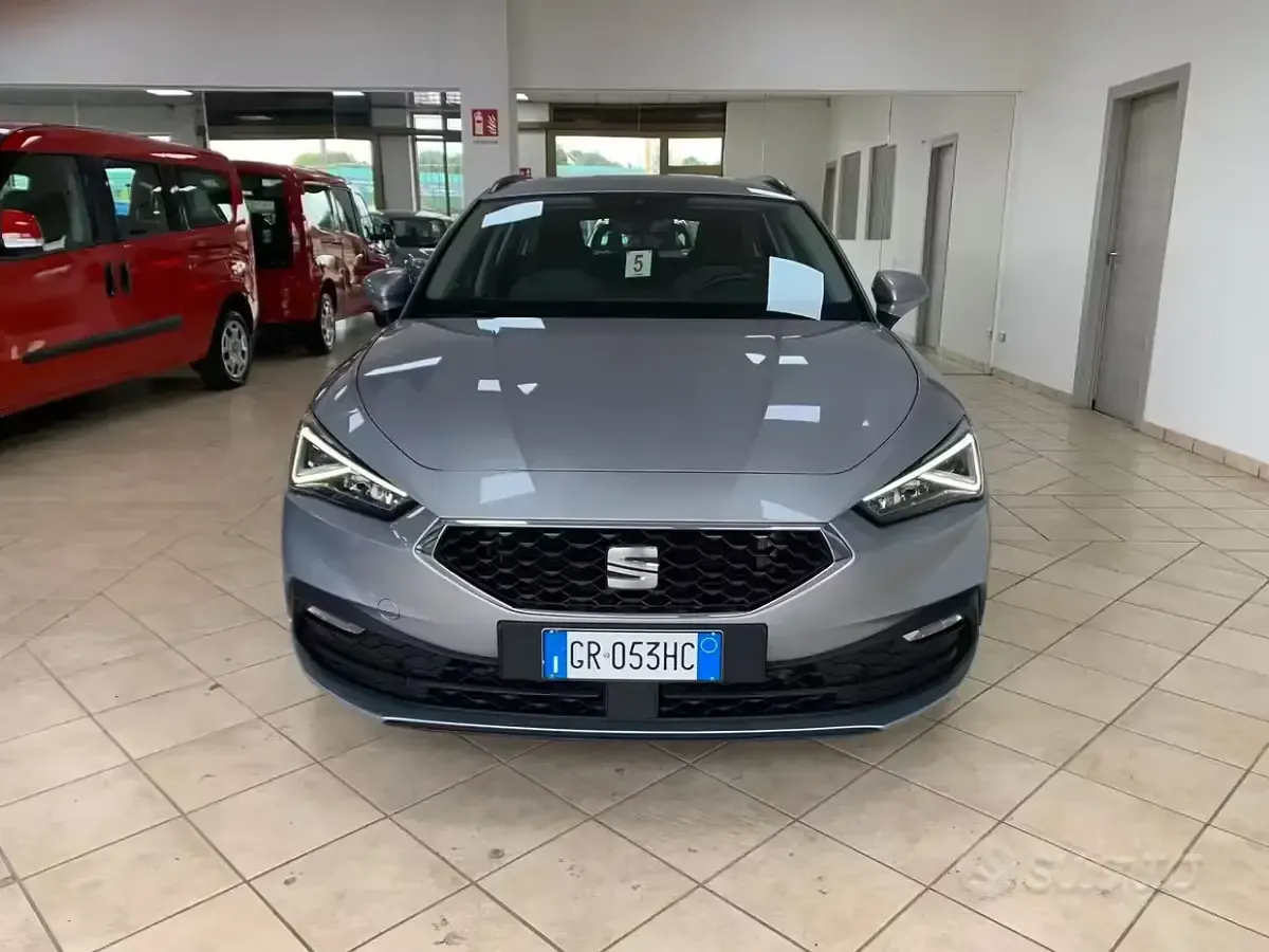 Usata Seat Leon Business 150 CV (110 kW) 2023 Grigio Station wagon