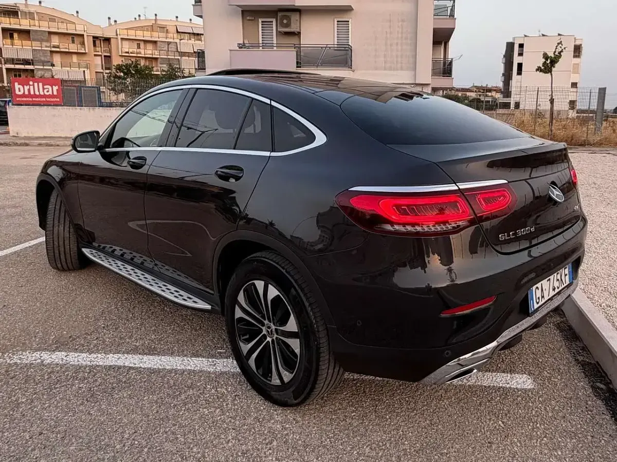 Usata Mercedes GLC300 Premium 245 CV (180 kW) 2020 Grigio vulcano SUV