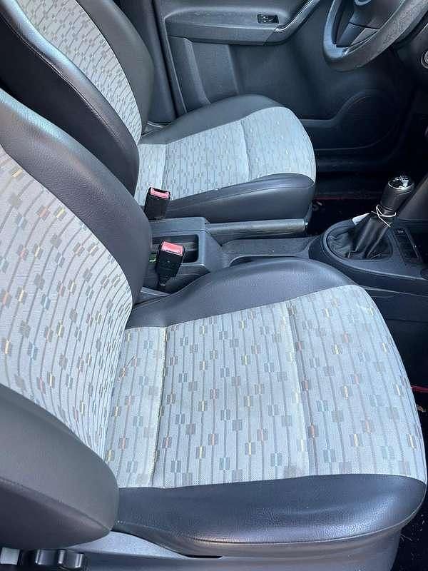 Begagnad VW Caddy 109 HK (80 kW) 2012 Vit Minibuss