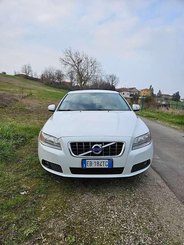 Usata Volvo V70 136 CV (100 kW) 2010 Bianco Station wagon