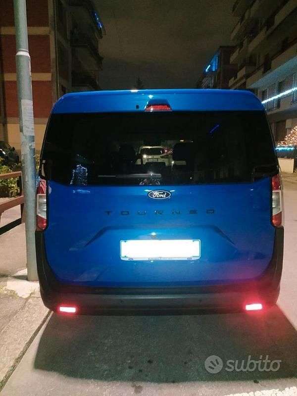 Usata Ford Tourneo Titanium 2024 Blu Monovolume