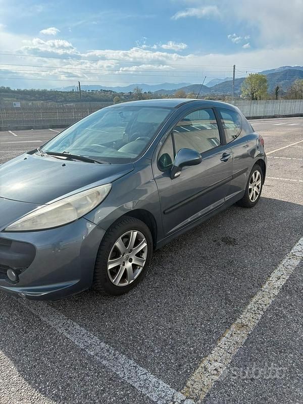Usata Peugeot 207 90 CV (66 kW) 2007 Utilitaria