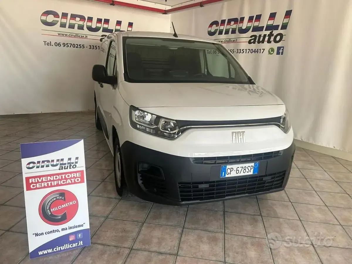 Usata Fiat Doblò 102 CV (75 kW) 2023 Bianco pastello Monovolume