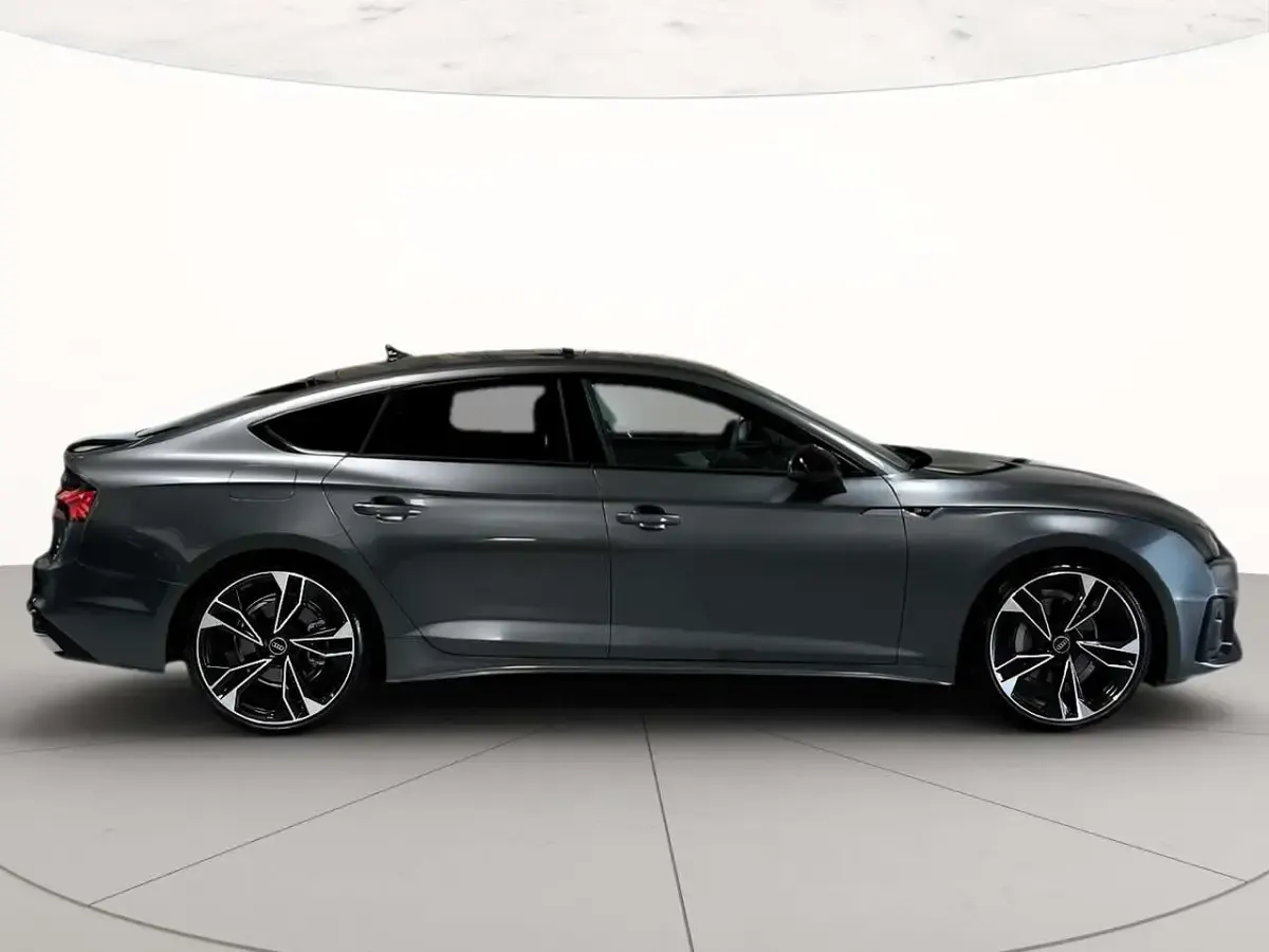 Usata Audi A5 Sportback Advanced 204 CV (150 kW) 2025 Grigio daytona perlato Utilitaria