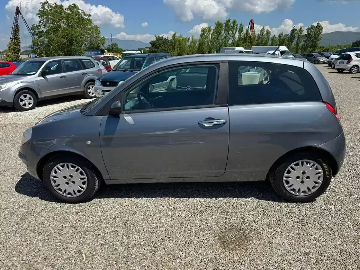 Usata Lancia Ypsilon 60 CV (44 kW) 2004 Grigio Utilitaria
