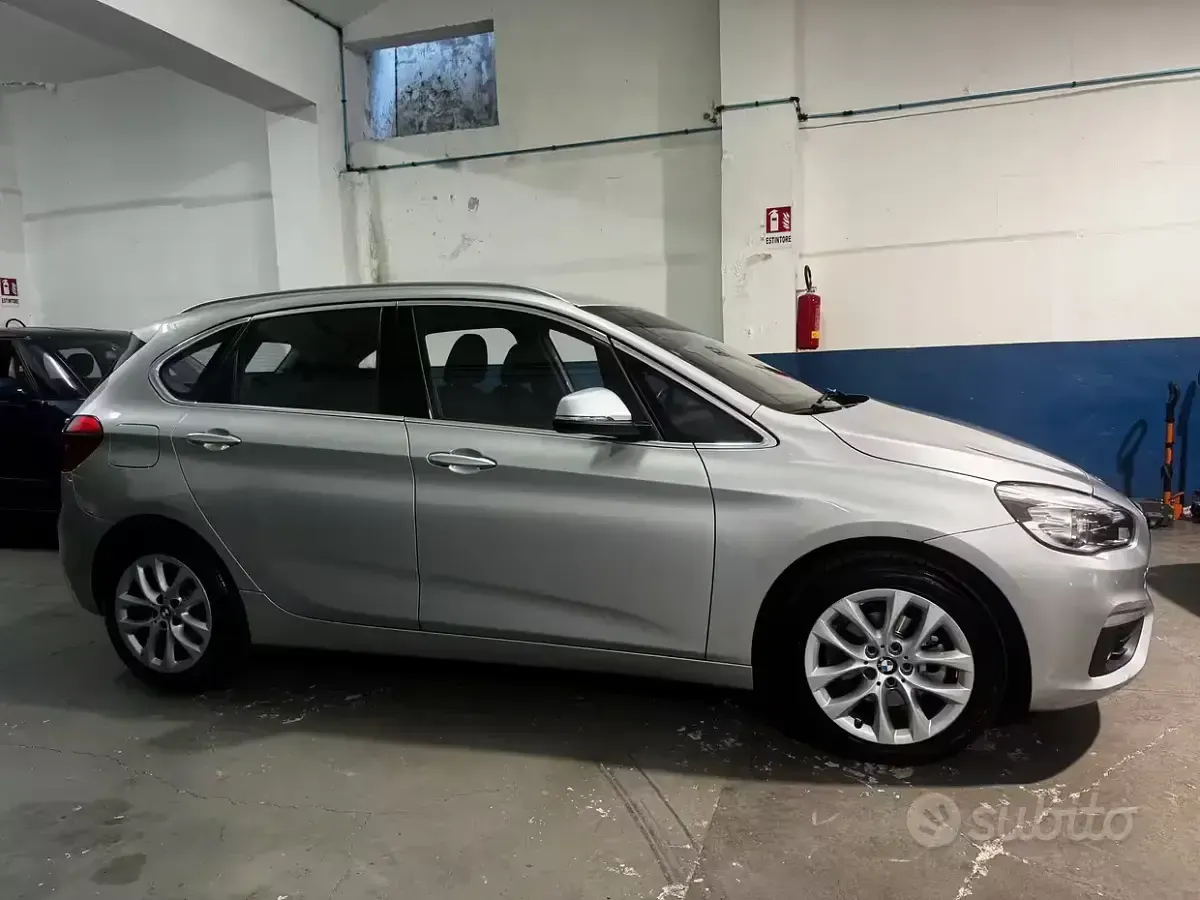 Usata BMW 218 Advantage 150 CV (110 kW) 2016 Grigio Station wagon
