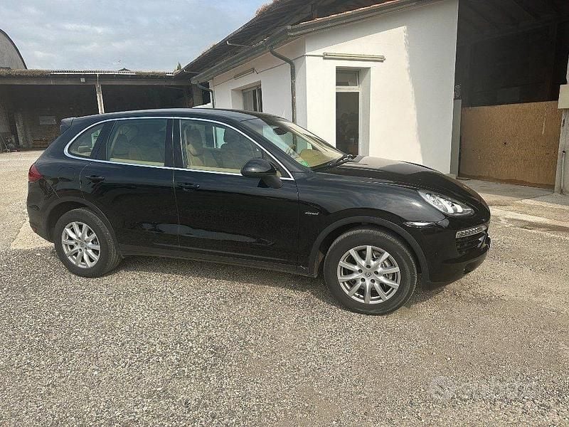 Usata Porsche Cayenne 245 CV (180 kW) 2012 Nero metallizzato SUV