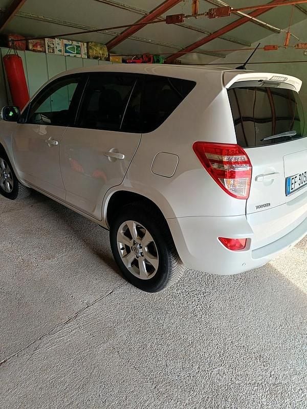 Usata Toyota RAV4 150 CV (110 kW) 2011 SUV