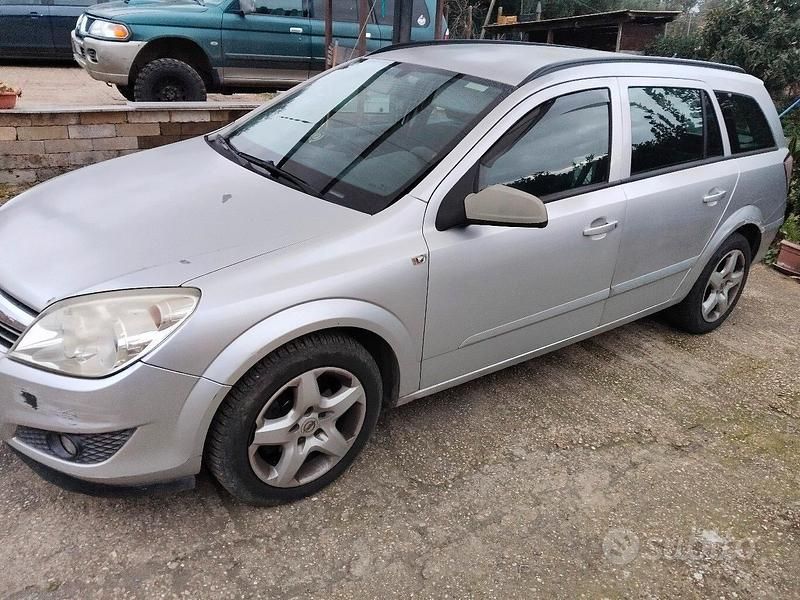 Usata Opel Astra Club 90 CV (66 kW) 2008 Grigio Station wagon