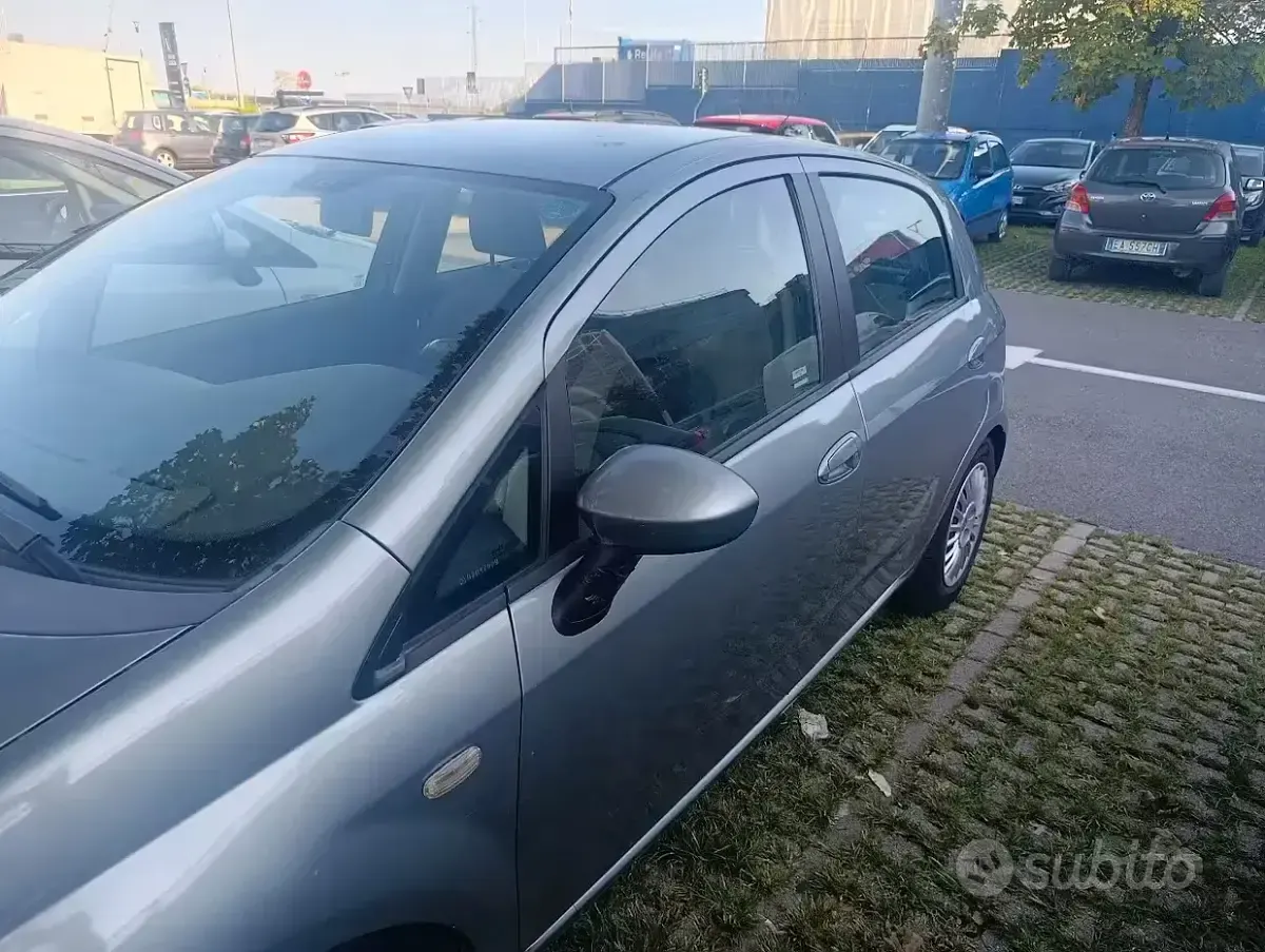 Usata Fiat Grande Punto 75 CV (55 kW) 2007 Grigio Utilitaria