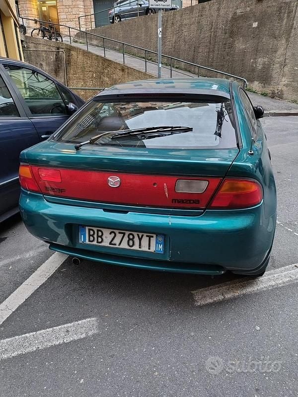 Usata Mazda 323F 88 CV (64 kW) 1999 Verde Coupé