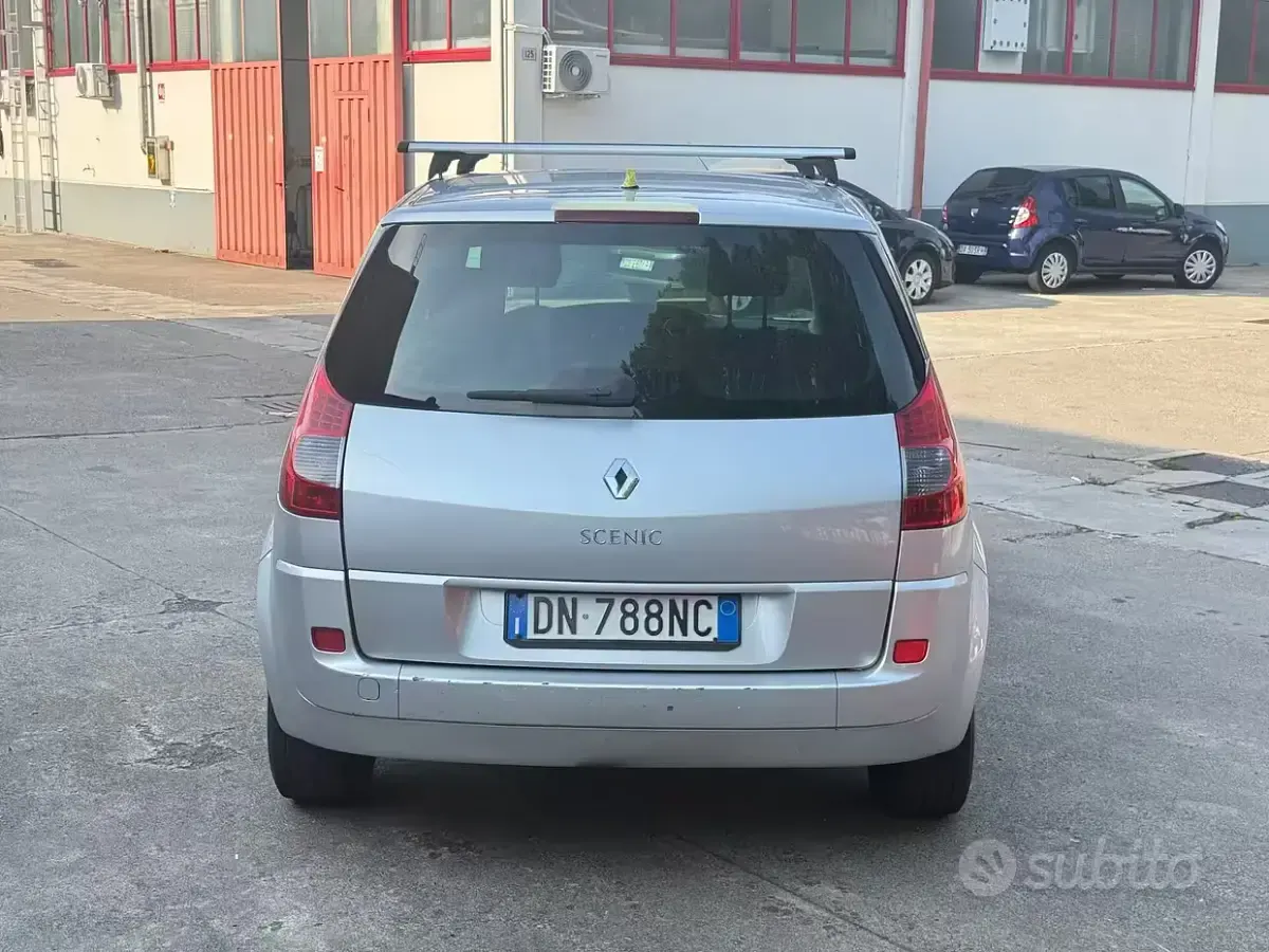 Usata Renault Scénic II 130 CV (95 kW) 2008 Grigio Monovolume