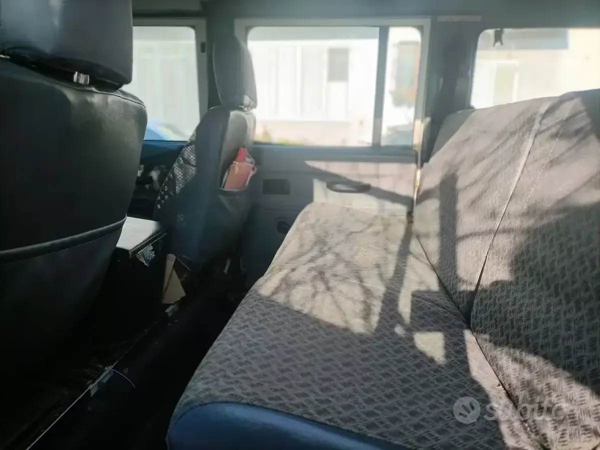 Usata Land Rover Defender 122 CV (89 kW) 2003 Bianco SUV