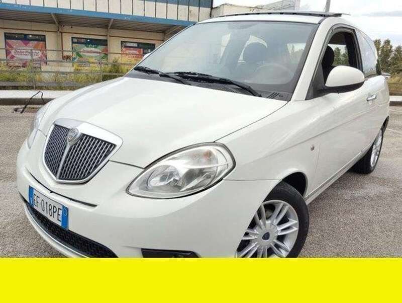 Usata Lancia Ypsilon 75 CV (55 kW) 2011 Bianco Utilitaria