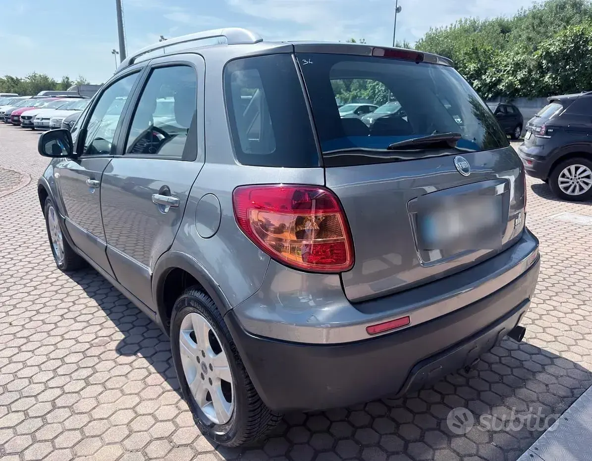 Usata Fiat Sedici Dynamic 120 CV (88 kW) 2007 Grigio SUV