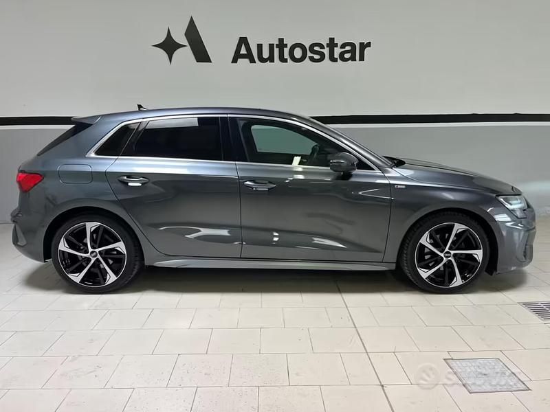 Usata Audi A3 S-Line 150 CV (110 kW) 2021 Grigio Berlina