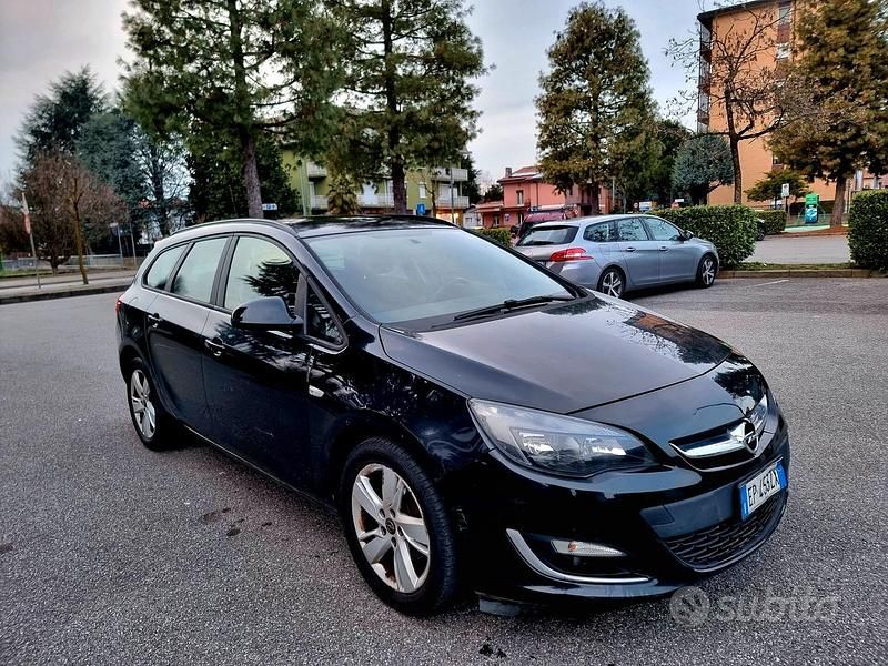Usata Opel Astra 131 CV (96 kW) 2013 Nero Station wagon