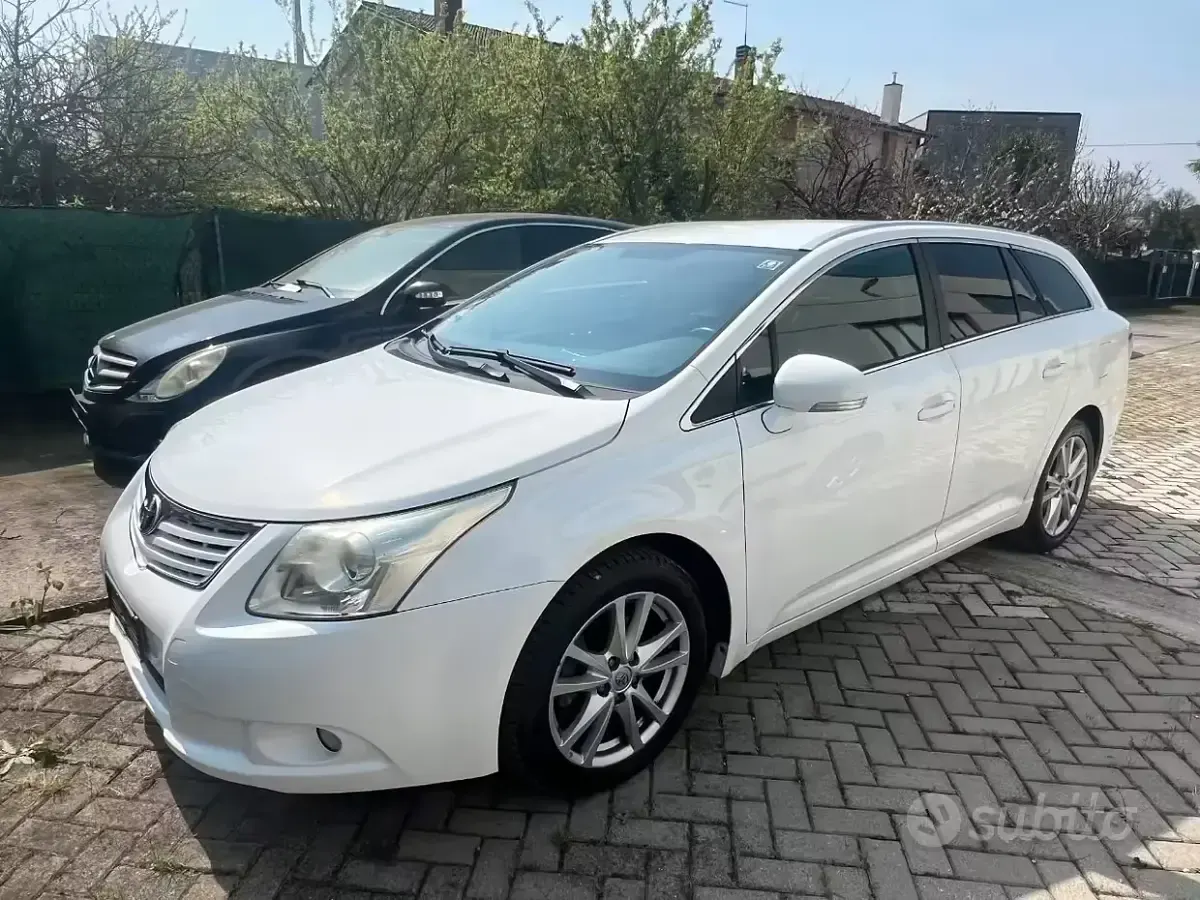 Usata Toyota Avensis 126 CV (92 kW) 2011 Station wagon