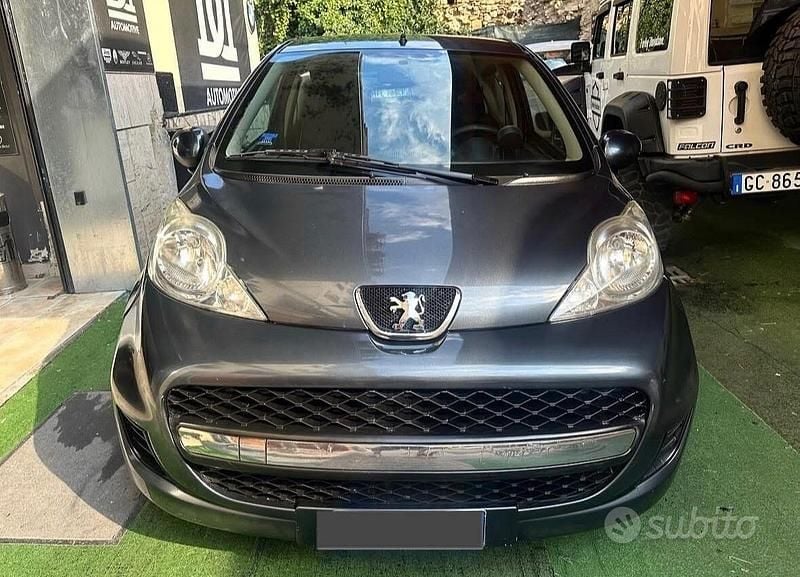 Usata Peugeot 107 67 CV (49 kW) 2010 Grigio Utilitaria