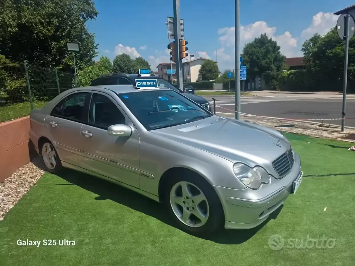 Usata Mercedes C220 Elegance 143 CV (105 kW) 2001 Grigio Berlina