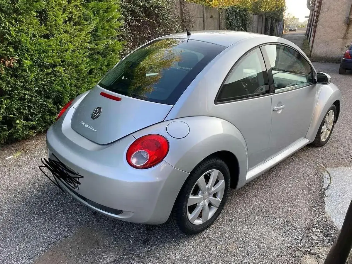 Usata VW New Beetle 105 CV (77 kW) 2007 Grigio Utilitaria