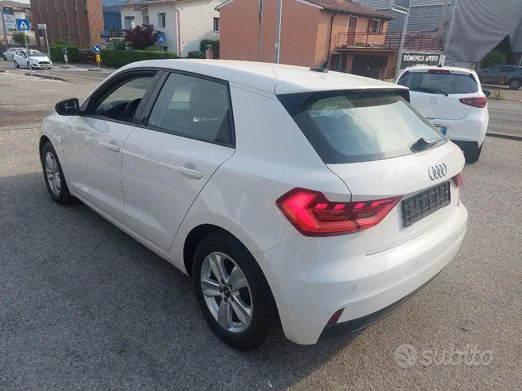 Usata Audi A1 95 CV (69 kW) 2022 Bianco pastello SUV
