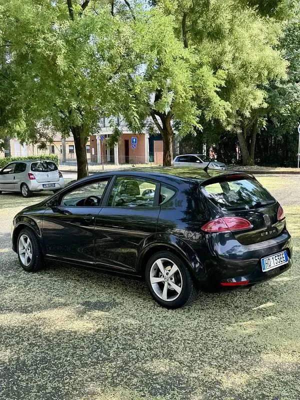 Usata Seat Leon 86 CV (63 kW) 2008 Nero Utilitaria