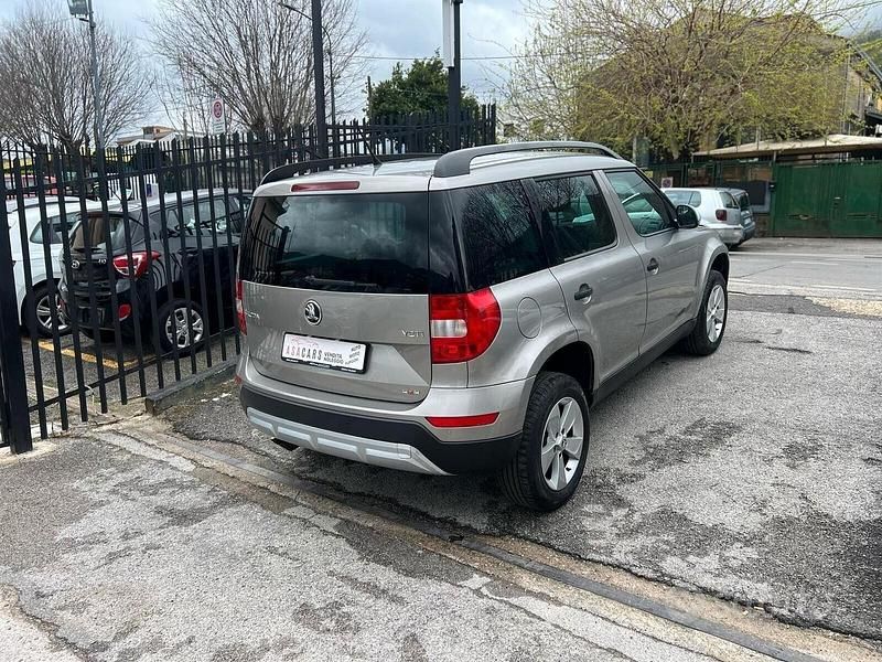 Usata Skoda Yeti Elegance 110 CV (80 kW) 2014 Grigio SUV