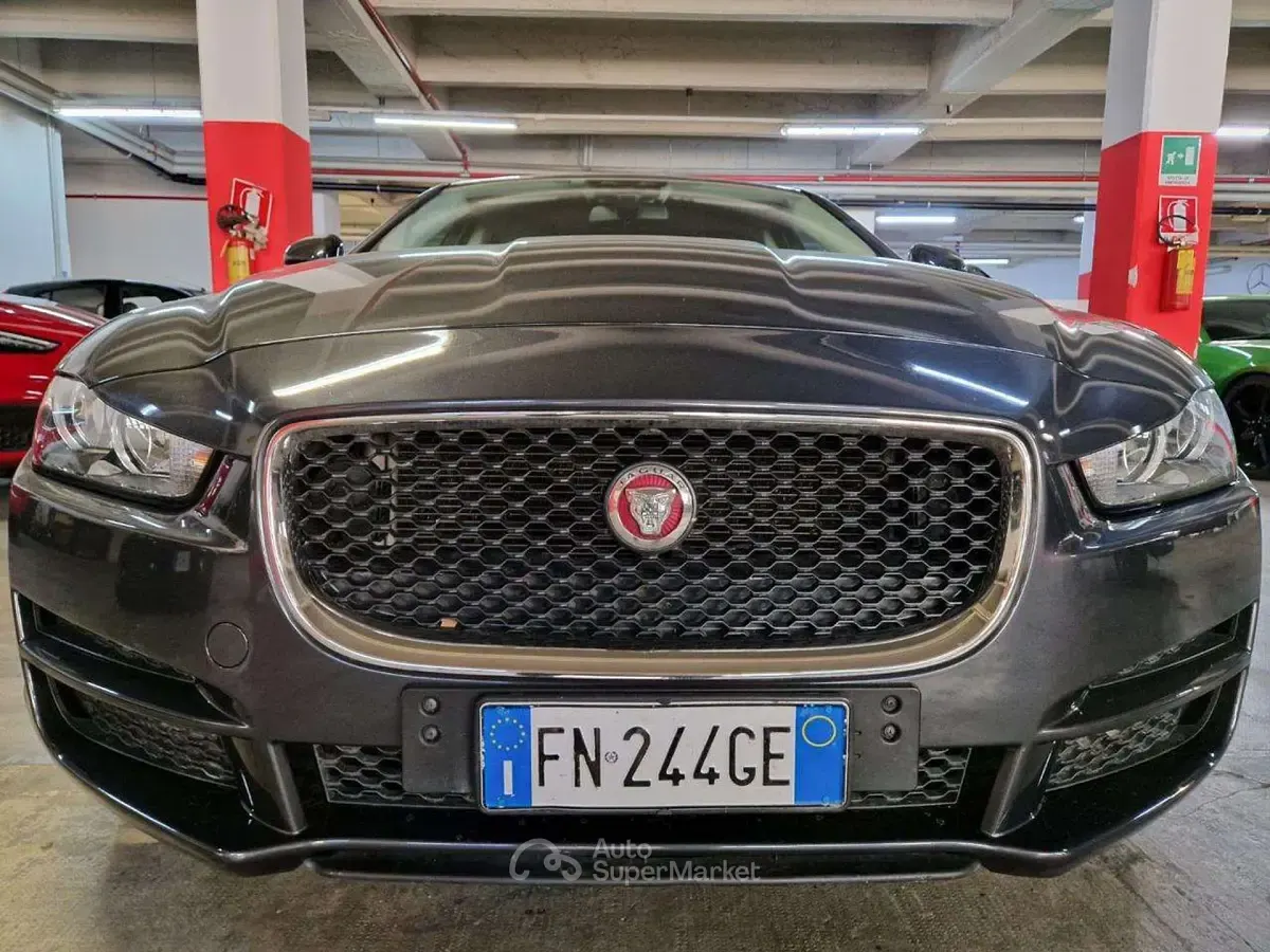 Usata Jaguar XE 179 CV (131 kW) 2018 Antracite Berlina
