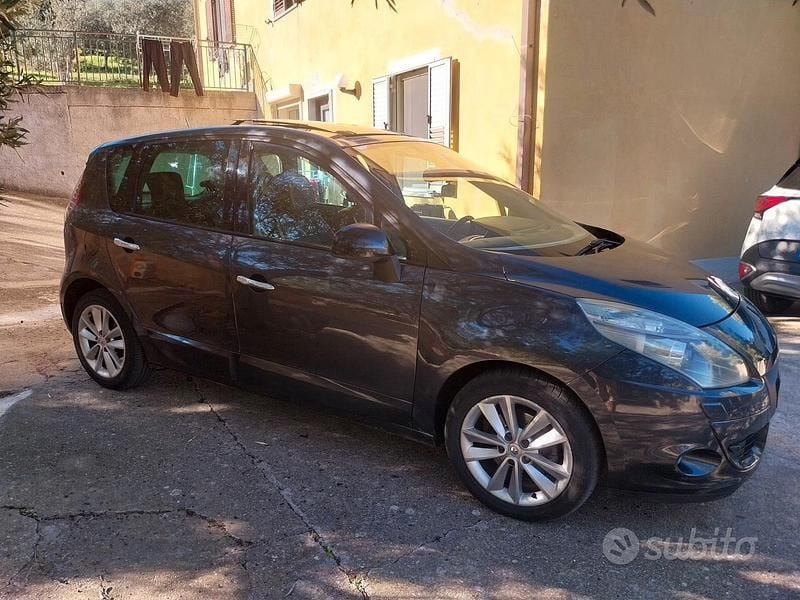 Usata Renault Scénic III XMOD 131 CV (96 kW) 2011 Grigio Monovolume