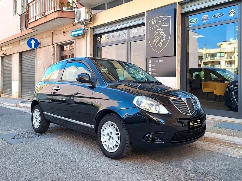 Usata Lancia Ypsilon Platinum 95 CV (69 kW) 2012 Nero Utilitaria