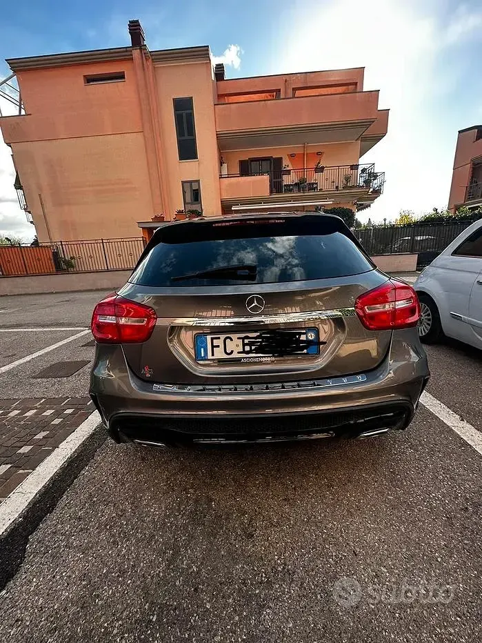 Usata Mercedes GLA200 136 CV (100 kW) 2016 Grigio SUV