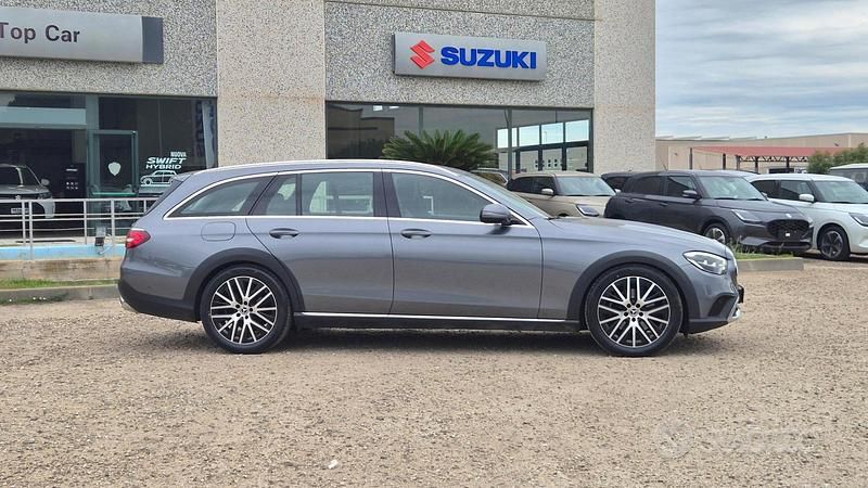 Usata Mercedes E220 200 CV (147 kW) 2022 Grigio Berlina