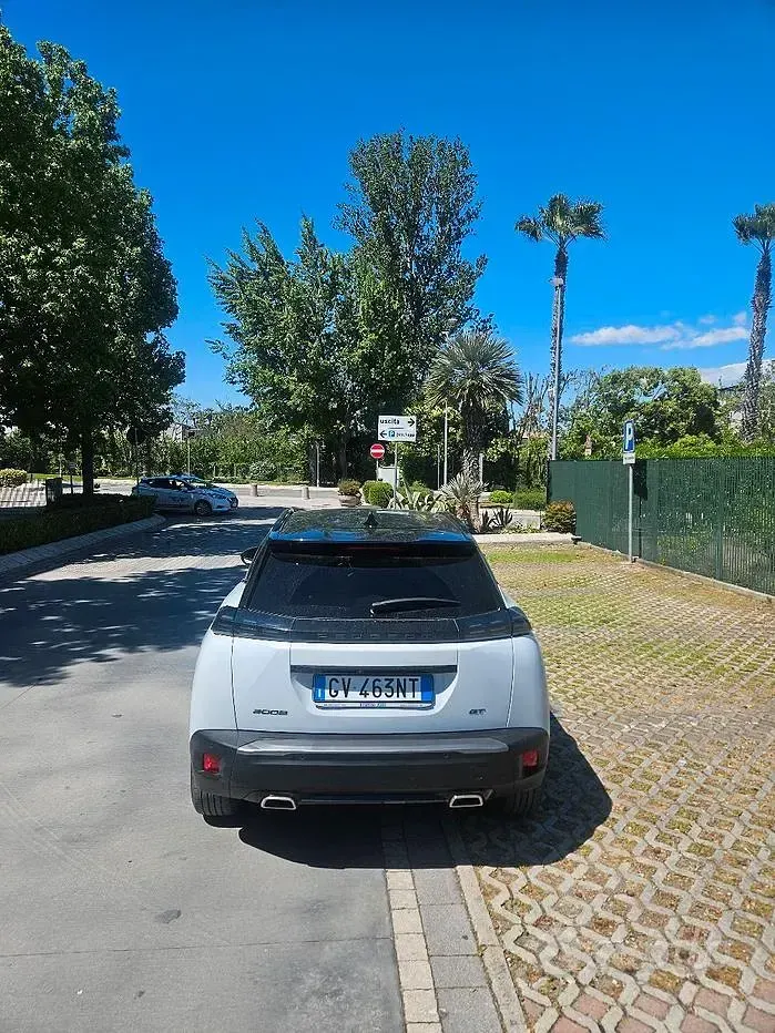 Usata Peugeot 2008 GT 130 CV (95 kW) 2024 Bianco SUV