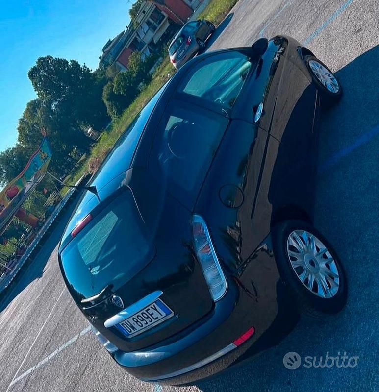 Usata Lancia Ypsilon 60 CV (44 kW) 2011 Nero Utilitaria