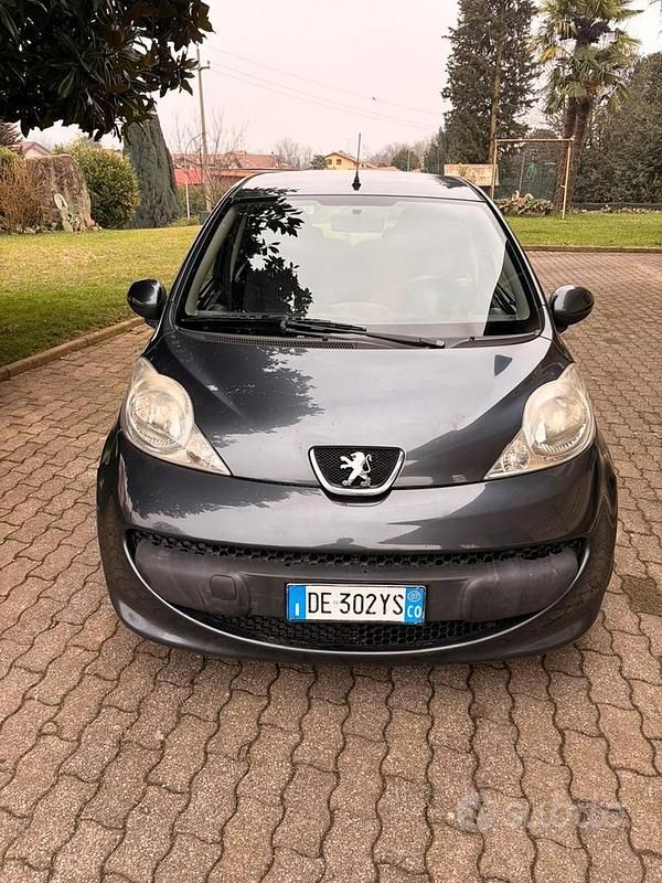 Usata Peugeot 107 68 CV (50 kW) 2007 Grigio Utilitaria